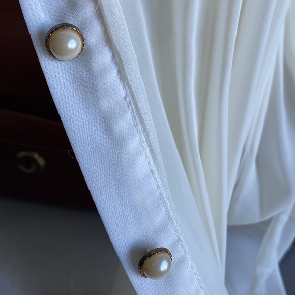 Vintage Off white pleated blouse with pearl buttons - Picture 17 of 17